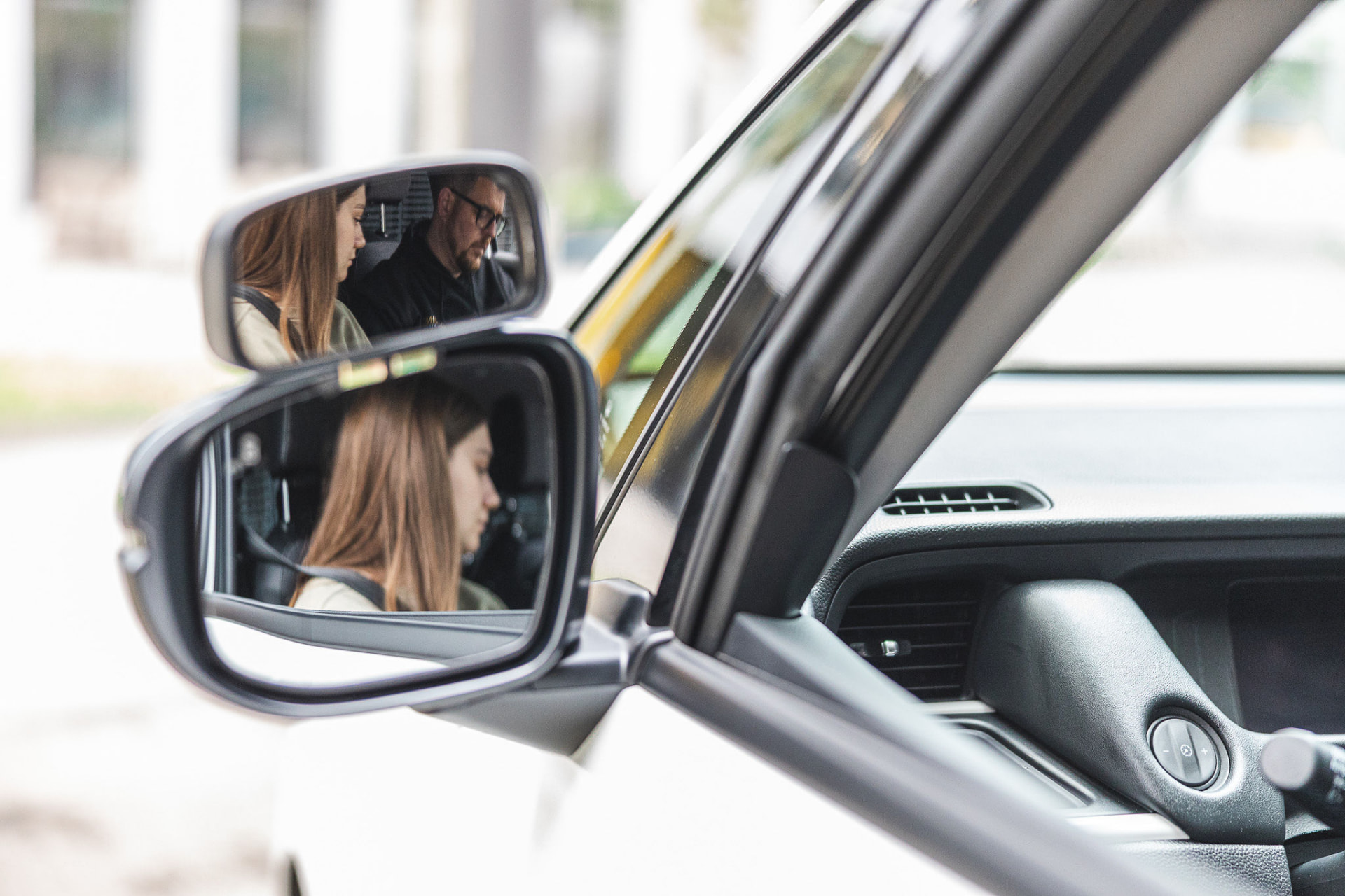 Gespräch vor der Fahrstunde bei Driving School Stefan
